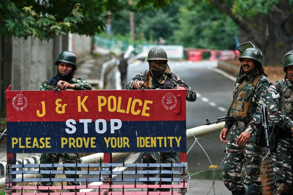 Indian security personnel stand guard in Srinagar on August 17, 2019. Seventeen out of around 100 telephone exchanges were restored on August 17 in the restive Kashmir Valley, the local police chief told AFP, after an almost two-week communications blackout. - AFP