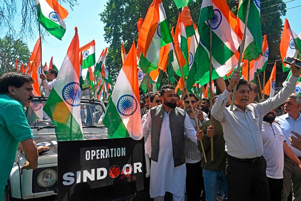 Supporters of India’s Bharatiya Janata Party (BJP) hold country’s national flags as they take part in a rally expressing solidarity with the Indian armed forces, in Srinagar on May 15, 2025. AFPpix