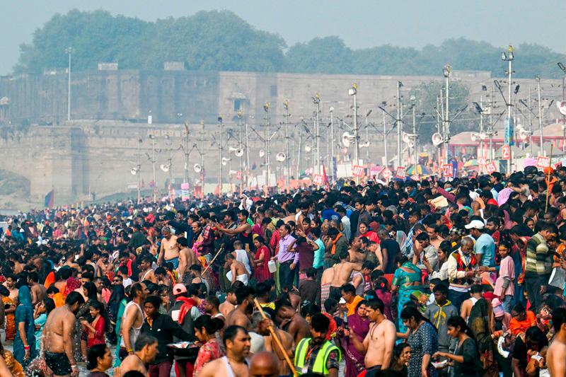 Hindu pilgrims take a holy dip at Sangam, the confluence of Ganges, Yamuna and mythical Saraswati rivers during the Maha Kumbh Mela festival in Prayagraj on February 5, 2025. (Photo by Idrees MOHAMMED / AFP)