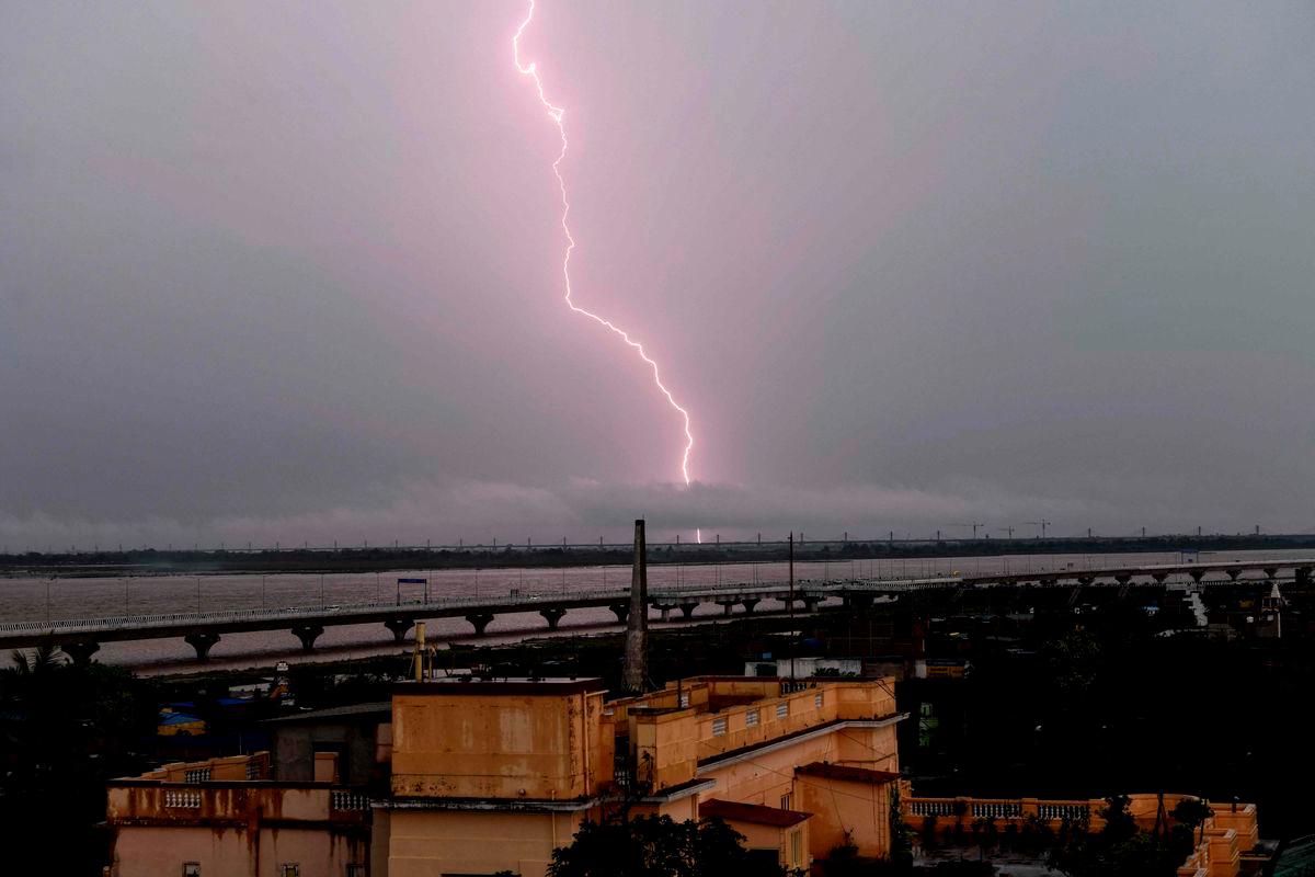 Petir di Bihar, India. Foto: Sachin KUMAR / AFP