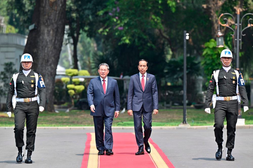 China’s Premier Li Qiang (centre L) and Indonesia’s President Joko Widodo (centre R) attend a welcome ceremomy at the presidential palace in Jakarta on September 8, 2023/AFPPix