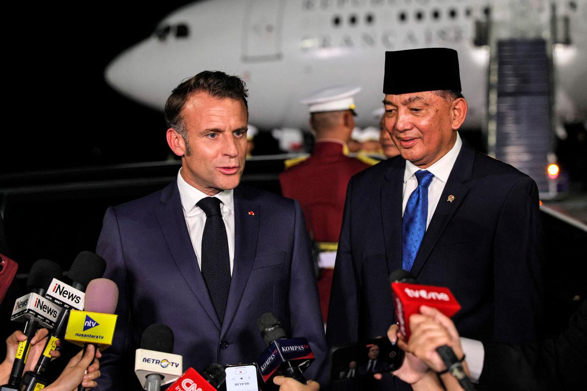 France’s President Emmanuel Macron (L) and Indonesia’s Defence Minister Sjafrie Sjamsoeddin (R) speak to the press upon arrival at Halim Perdanakusuma International Airport in Jakarta on May 27, 2025. AFPpix