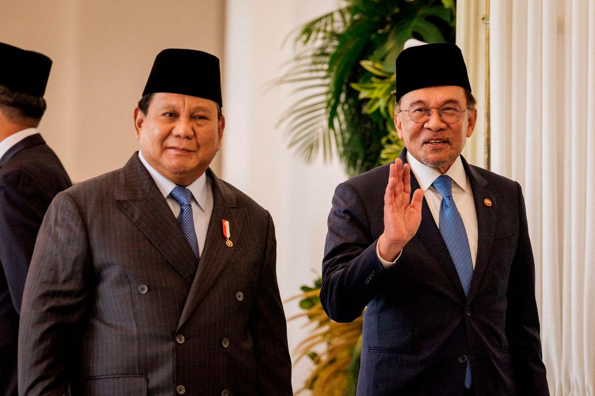 PM Datuk Seri Anwar Ibrahim and Indonesia president Prabowo Subianto - Photo by Yasuyoshi CHIBA / AFP