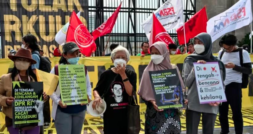 Critics have protested Indonesia’s ban on sex outside marriage as an attack on civil liberties. - AFPPIX