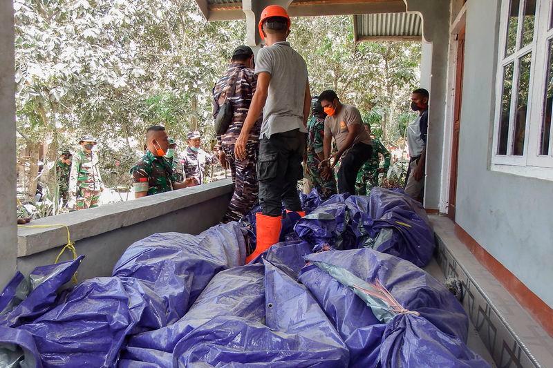 Members of a rescue team carry away body bags containing deceased people at Klatanlo village, in East Flores Regency, East Nusa Tenggara - AFPpix