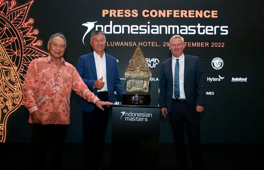 FROM LEFT: Hendro Sutandi - President Director of Royale Jakarta Golf Club, Jimmy Masrin - Founder of the Indonesian Masters and Chairman of the Asian Tour, David Rollo - Chief Operating Officer, Asian Tour.
