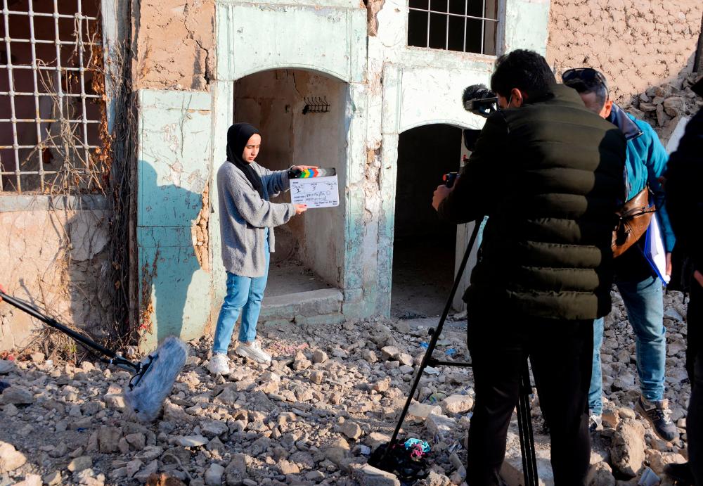 In a collaboration between the Mosul fine arts academy, a Belgian theatre company and UN cultural agency UNESCO, 19 students are getting a chance to make their first short films, in a city that still bears the scars of the brutal reign of the Islamic State group IS, who overran Mosul in 2014 and imposed their ultraconservative interpretation of Islamic law. AFPPIX