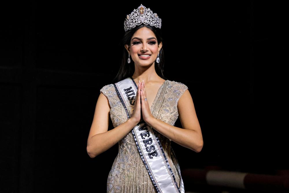Miss Universe 2021 Harnaaz Sandhu (Miss India) poses for photos after winning the 70th Miss Universe beauty pageant in Israel's southern Red Sea coastal city of Eilat on December 13, 2021. AFPpix