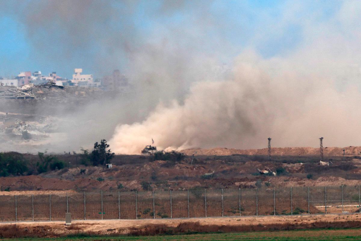 A picture taken from a position at the Israeli border with the Gaza Strip, shows an Israeli Tank moving in the besieged Palestinian territory on August 1, 2025. - Jack GUEZ / AFP