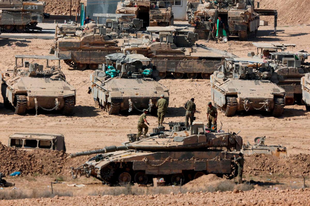 Israeli troops deploy at the border fence with the Gaza Strip in southern Israel, on September 9, 2025.- REUTERSPIX