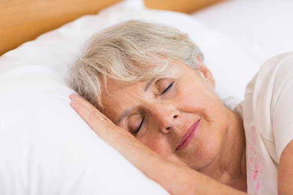 Keeping a regular sleep pattern could be important for heart health as we age, according to new research. © Wavebreak / Istock.com