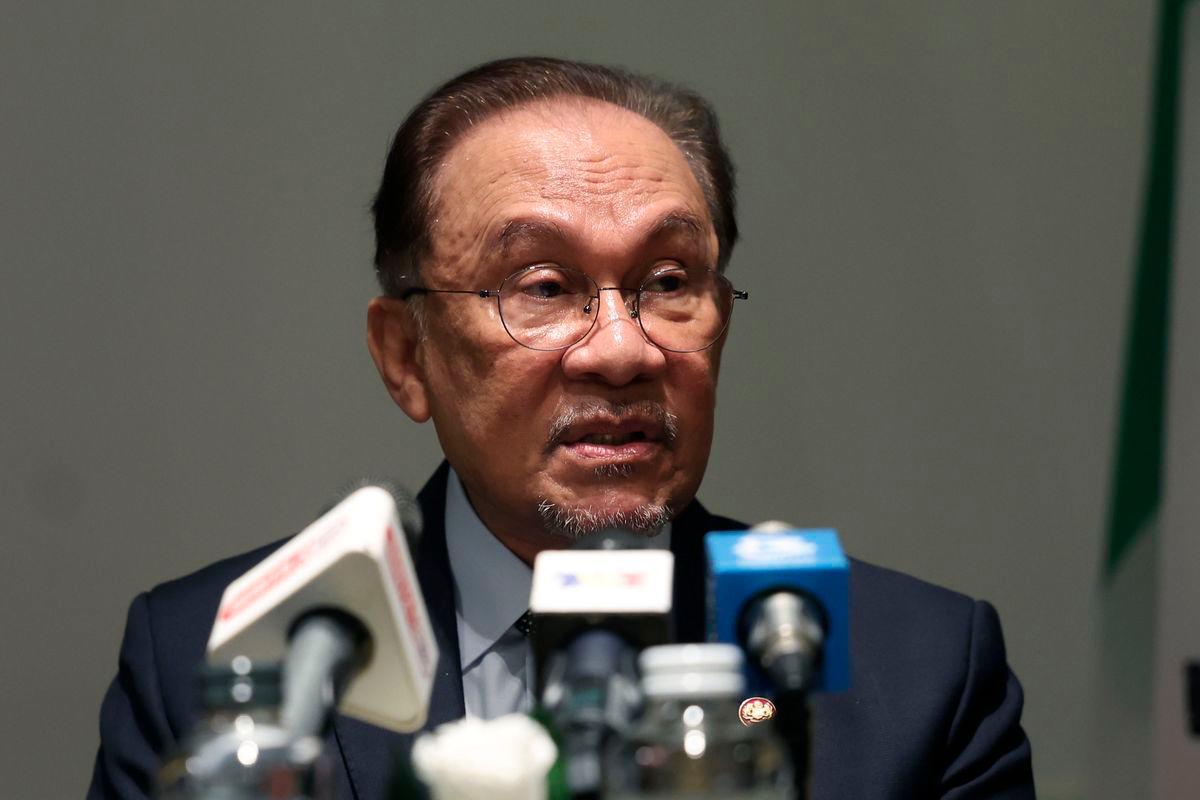 Perdana Menteri Datuk Seri Anwar Ibrahim pada sidang media selepas lawatan tiga hari ke Itali pada Khamis - BERNAMA