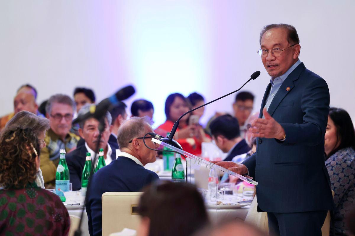 Prime Minister Datuk Seri Anwar Ibrahim delivers his speech at the Majlis Ramah Mesra Bersama Diaspora Malaysia here, on Tuesday. - BERNAMAPIX