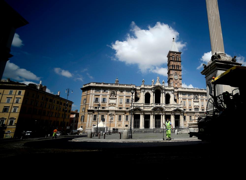 A municipal employee works outside the Basilica di Santa Maria Maggiore in Rome on April 27, 2020 during the country's lockdown aimed at curbing the spread of the Covid-19 infection, caused by the novel coronavirus. - AFP