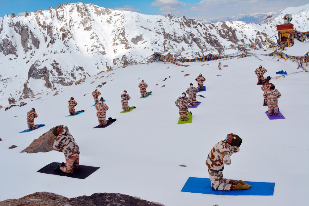 A handout photo made available by the Indo-Tibetan Border Police (ITBP) shows ITBP Force personnel performing Yoga in sub-zero temperatures, on the occasion of the International Day of Yoga, dubbed World Yoga Day, in Ladakh, India, 21 June 2020. - EPA