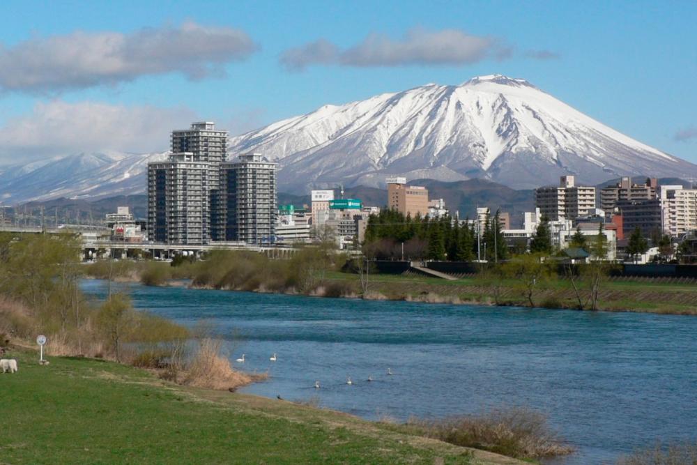 Mount Iwate (2,038 metres), which is also called “Iwate-Fuji” after Japan’s tallest peak, for its beautiful form.