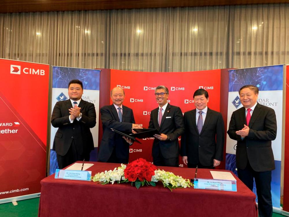 From left: IWH group executive director Lim Chen Herng, Kang Hoo, CIMB CEO Tengku Datuk Seri Zafrul Aziz, CIMB group head of corporate banking Lo Nyen Khing and China Railway Dongfang Group chairman Chen Zhi Gong