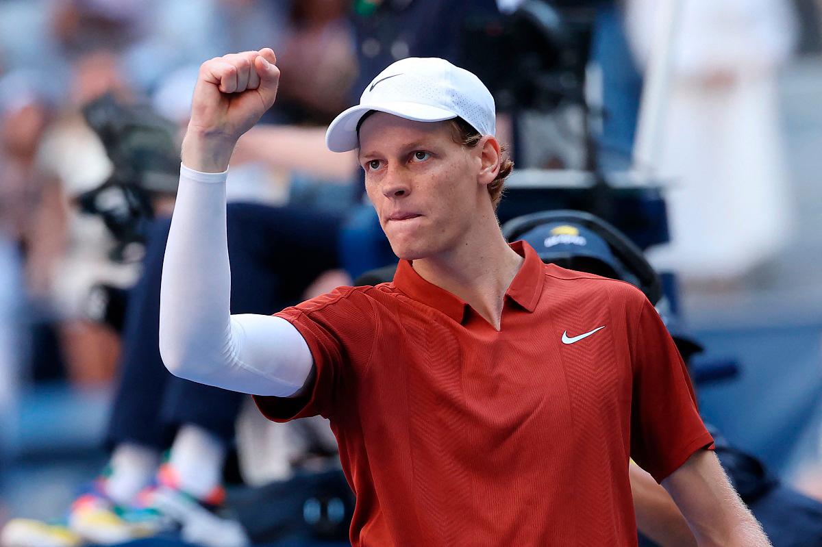Jannik Sinner of Italy acknowledges the crowd after defeating Denis Shapovalov of Canada following their Men's Singles Third Round match on Day Seven of the 2025 US Open. - CLIVE BRUNSKILL / GETTY IMAGES NORTH AMERICA / AFP