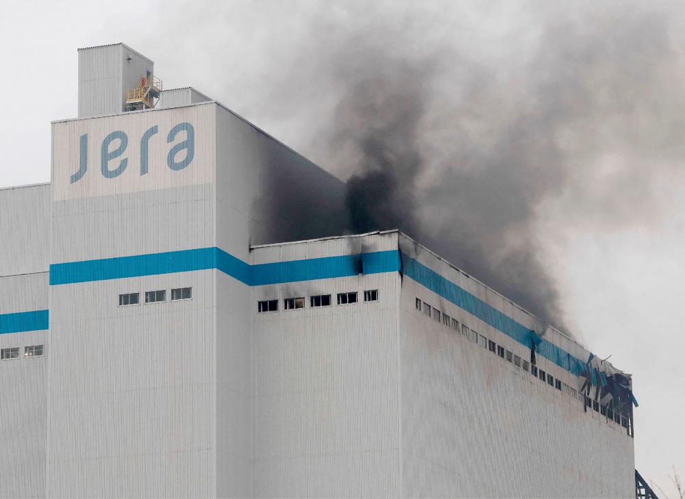 Smoke rises from the Jera Co.’s Taketoyo Thermal Power Station after an explosion occurred in Taketoyo, Aichi prefecture on January 31, 2024/AFPPix
