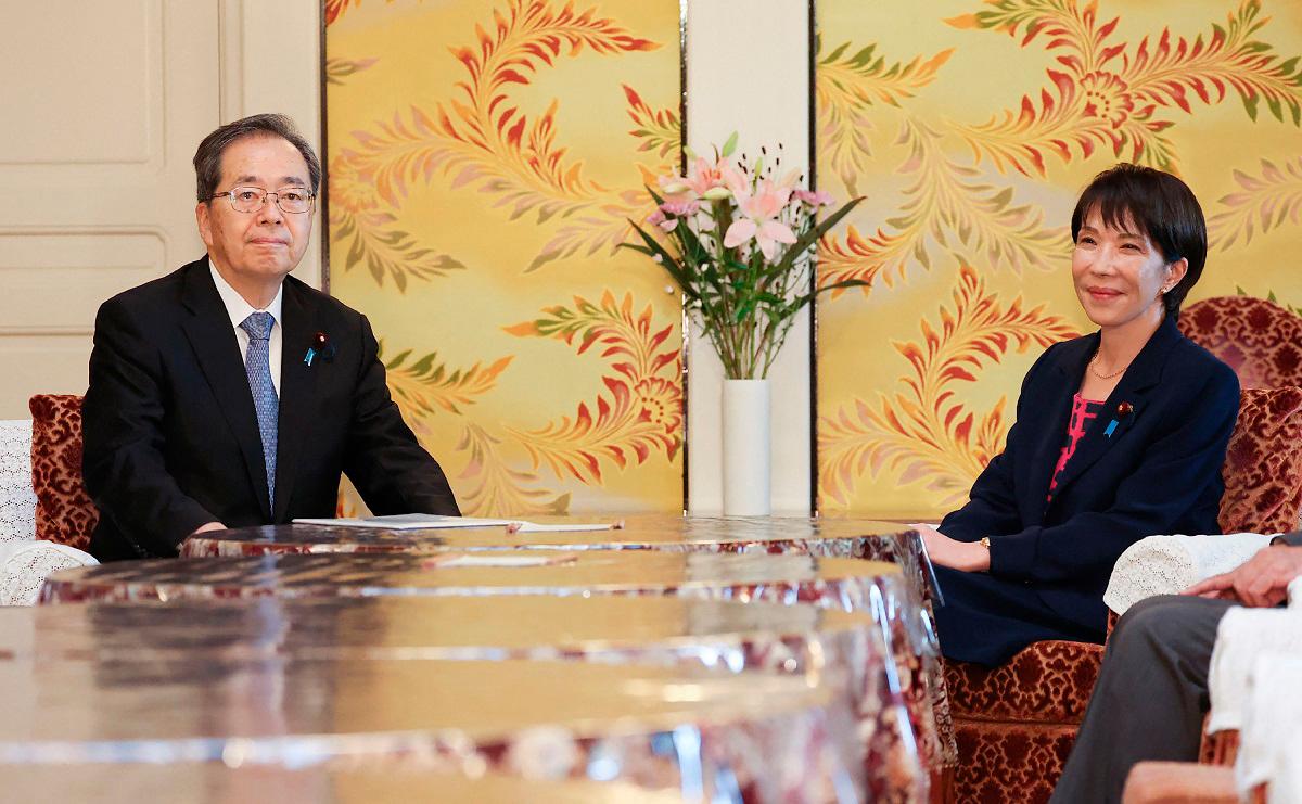 Japan’s Liberal Democratic Party (LDP) President Sanae Takaichi (R) and Komeito Party leader Tetsuo Saito attend a meeting of party leaders at the Diet in Tokyo on October 10, 2025. - JIJI PRESS / AFP