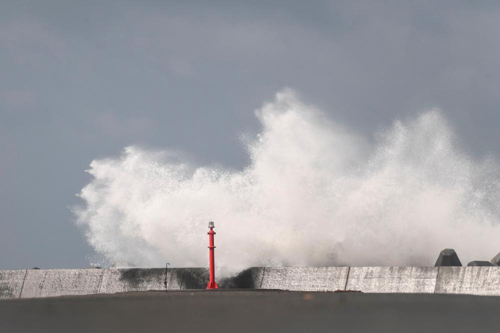 High waves batter the coastline in Ichikikushikino, Kagoshima prefecture on September 7, 2020, after Typhoon Haishen passed through. — AFP