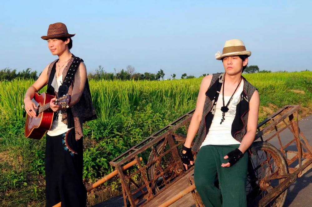 $!Jay Chou (left) dedicated Dao Xiang to the victims of the 2008 Sichuan earthquake. – JAY CHOU