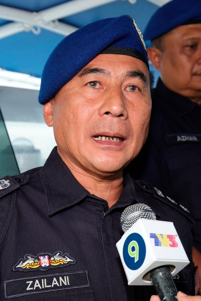 Komander Pasukan Polis Marin Wilayah Dua Johor, ACP Muhd Zailani Abdullah. - fotoBERNAMA