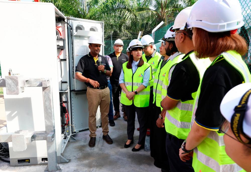 Deputy Minister of Communications, Teo Nie Ching (third from left). - BERNAMApix