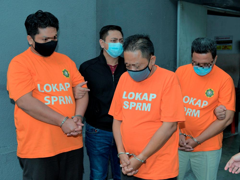 Three officers from the Malaysian Department of Quarantine and Inspection Services were ordered in remand for five days for alleged corrupt activities in connection with the issue on the meat cartel. --fotoBERNAMA (2021) Copyrights Reserved