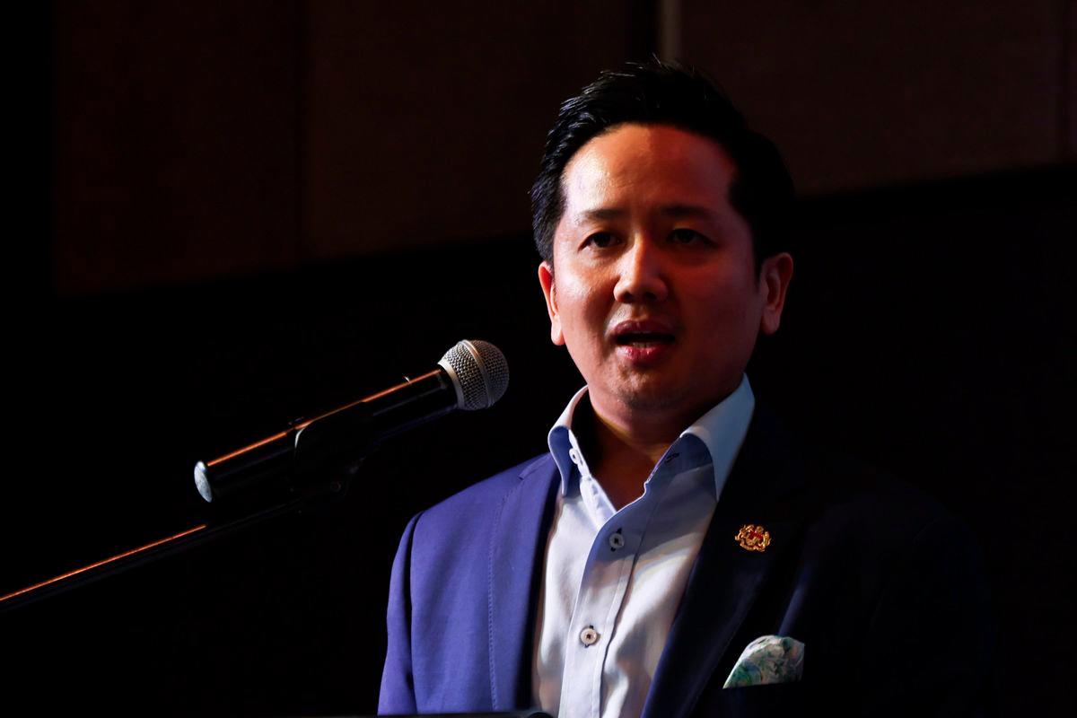 Timbalan Menteri Pertanian dan Keterjaminan Makanan, Datuk Arthur Joseph Kurup berucap pada Majlis Perasmian Seminar Industri Nanas Antarabangsa 2025 hari ini. - fotoBERNAMA
