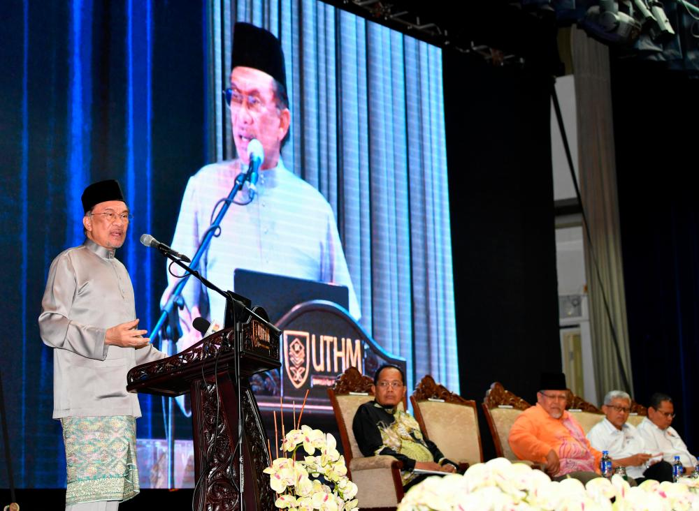 Datuk Seri Anwar Ibahim speaks at the Mines International Exhibition &amp; Convention Centre (MIECC), on Sept 8, 2019. — Bernama