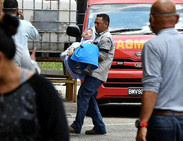 At least 20 students from several schools around Pasir Gudang have been brought to the community hall in Pasir Gudang for treatment due to symptoms of breathlessness, nausea and vomiting, believed to be due to chemical waste contamination. — Bernama