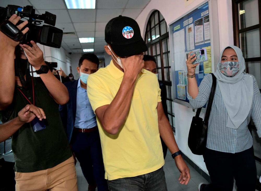 JOHOR BAHRU, 17 August -- An enforcement assistant of the Road Transport Department (JPJ) pleaded not guilty in the Sessions Court today to four charges of accepting bribes amounting to RM27,600. BERNAMAPIX