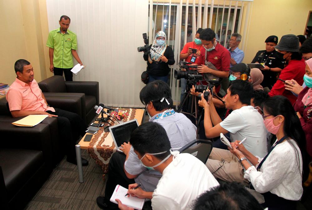 Johor Mentri Besar Datuk Dr Sahruddin Jamal (L) addresses the media at a press conference after attending a briefing on the coronavirus at a nearby hospital. - Bernama
