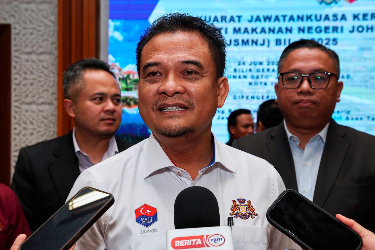 Datuk Zahari Sarip - Bernamapix
