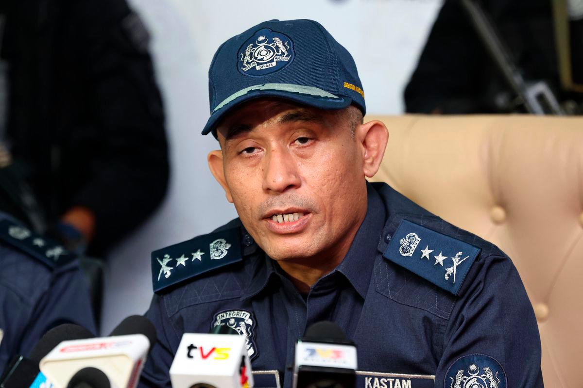 Kastam Johor rampas morfin 10.19kg bernilai RM955,687 dari Hong Kong disorok dalam parcel kurier; lima kes dikesan tahun ini. fotoBERNAMA
