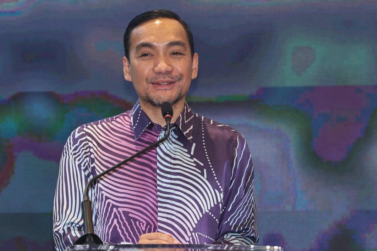 Johor Menteri Besar Datuk Onn Hafiz Ghazi delivers speech at the signing ceremony of a new hotel management agreement and a press conference to announce the new operator at Desaru Coast here today. - BERNAMApix