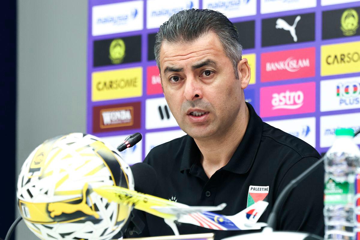 Ketua Jurulatih Palestin Ehab Abu Jazar bercakap pada sidang media menjelang perlawanan persahabatan tier 1 menentang skuad Harimau Malaya di Stadium Sultan Ibrahim, hari ini -fotoBERNAMA