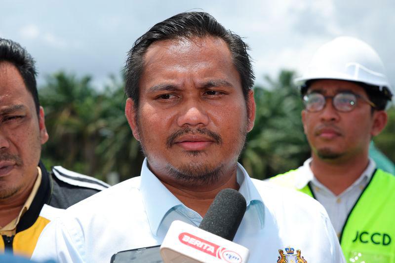 Johor Public Works, Transport, Infrastructure, and Communications Committee chairman, Mohamad Fazli Mohamad Salleh - BERNAMApix