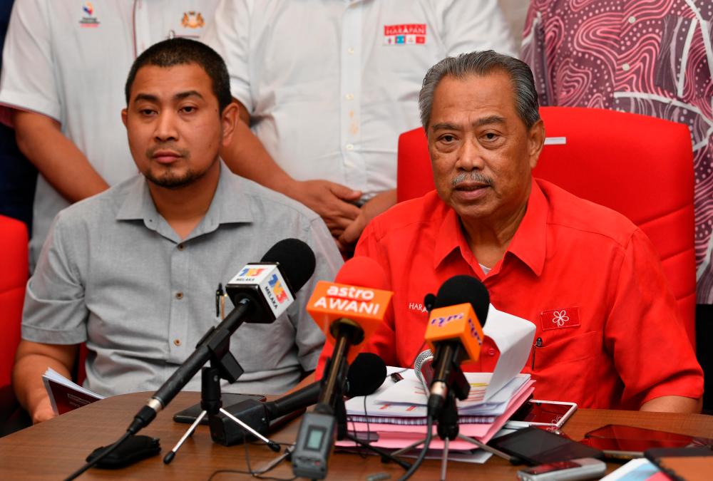 Johor PH chairman Tan Sri Muhyiddin Yassin (R) and Johor Mentri Besar Datuk Dr Sahruddin Jamal, after chairing a Johor PH meeting at the Pagoh Bersatu, on Oct 4, 2019. — Bernama