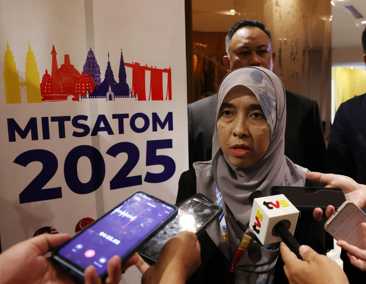 Timbalan Ketua Pengarah Jabatan Tenaga Atom Malaysia, Monalija Kostor ditemu bual media selepas Majlis Perasmian Program Latihan Amal Pelbagai Hala Sekuriti Nuklear Malaysia, Indonesia, Thailand dan Singapura (MITSATOM 2025) di sini hari ini. - BERNAMA
