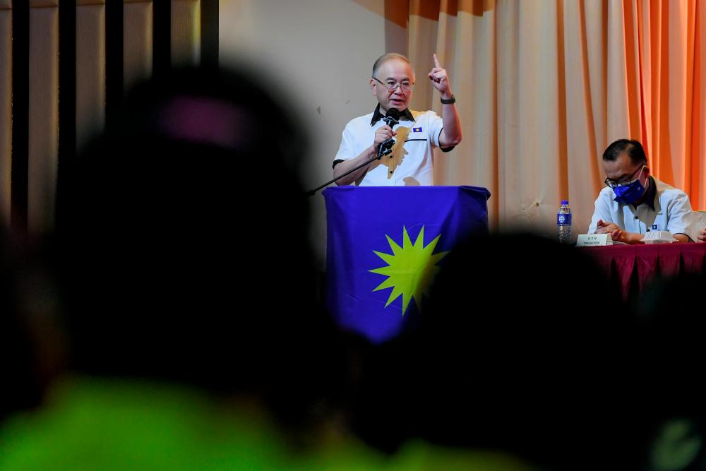 KULAI, Sept 18 -- MCA President Datuk Seri Dr Wee Ka Siong delivered the opening speech at the 44th Johor State MCA Annual Convention at Taman Desamas today. - BERNAMAPIX