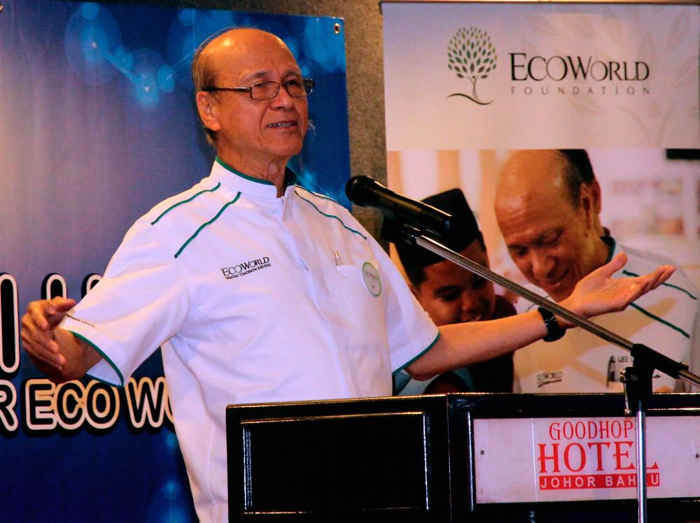 Social activist Tan Sri Lee Lam Thye speaks at the launch of a Primary School Evaluation Test (UPSR) Motivation Camp organised by the Eco World Foundation at the Good Hope Hotel, Skudai. - Bernama