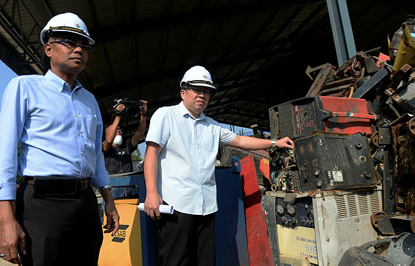Filepix take on July 29, shows Johor Local government, Urban Wellbeing and Environment Committee chairman Tan Chen Choon (right) during a check at a factory in Pasir Gudang, Johor. — Bernama