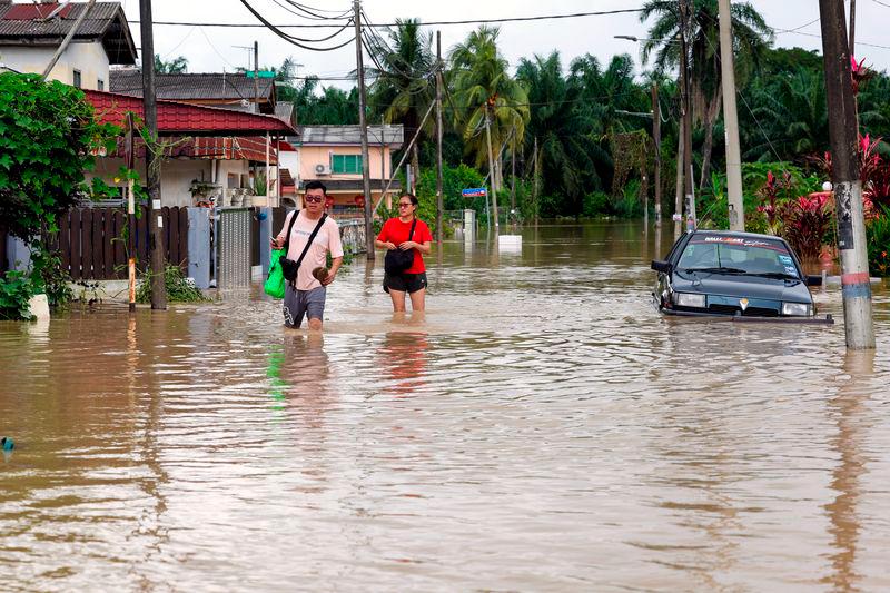 Penampang, Sipitang dilanda banjir kilat akibat hujan lebat berterusan