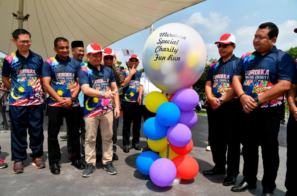 Education Minister Dr Maszlee Malik (3rd L) launches the Merdeka Special Charity Run 2019 in Pasir Gudang, on Sept 8, 2019. — Bernama