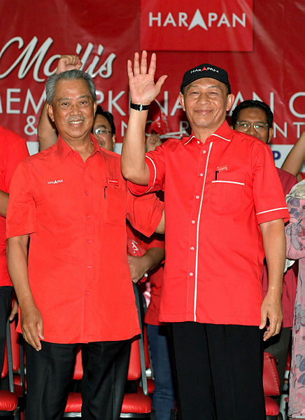 PPBM president Tan Sri Muhyiddin Yassin and Karmaine Sardini, PH’s candidate for the Tanjung Piai parliamentary seat. — Bernama