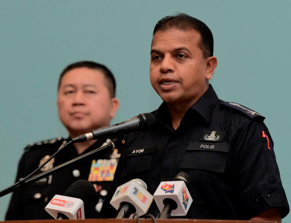 Johor police chief Datuk Ayob Khan Mydin Pitchay (R) speaks at a press conference at the Johor contingent police headquarters today. - Bernama