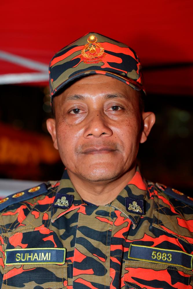 Ketua Balai Bomba dan Penyelamat (BBP) Larkin Timbalan Penguasa Bomba I, Mohd Suhaimi Abdul Jamal. - fotoBERNAMA
