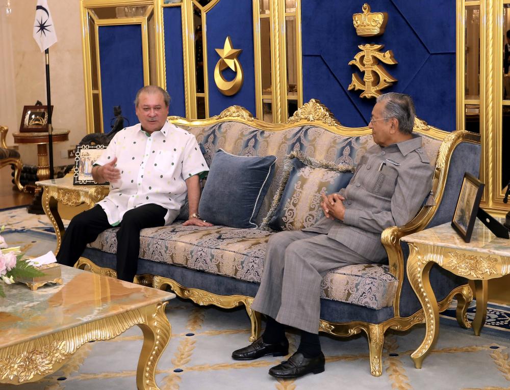 Sultan of Johor Sultan Ibrahim Almarhum Sultan Iskandar (L) is having a meeting with Prime Minister Tun Dr Mahathir Mohamad at Istana Bukit Serene, on Jan 10, 2018. — Bernama